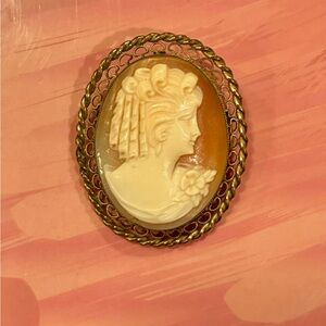 Vintage Cameo Brooch/Pendant